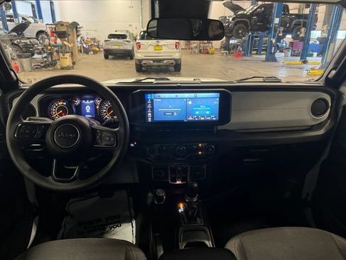 Used 2024 Jeep Wrangler Unlimited Sport AWD/4WD image 15