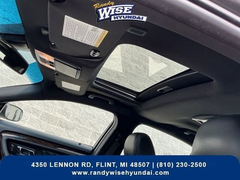 Used 2016 Ford Taurus Limited w/ Driver Assist Package AWD/4WD image 3