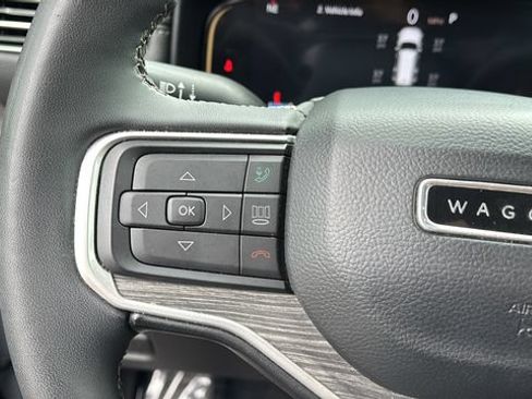 Used 2023 Jeep Wagoneer L Series II AWD/4WD image 22