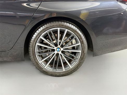 Used 2023 BMW 530i w/ Premium Package RWD image 29