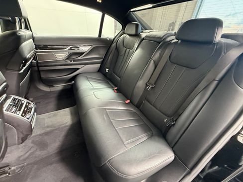 Used 2019 BMW 740i w/ M Sport Package RWD image 29