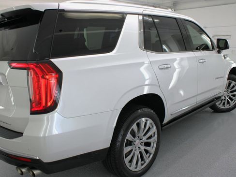 Used 2021 GMC Yukon Denali w/ Denali Premium Package image 15