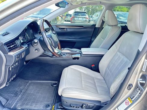 Used 2016 Lexus ES 350 w/ Ultra Luxury Package FWD image 13