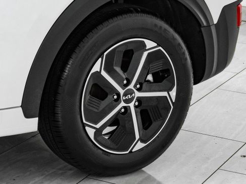 Used 2024 Kia Niro LX image 49