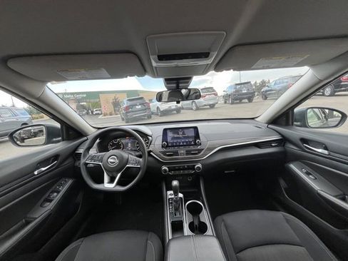 Used 2024 Nissan Altima 2.5 SV image 30