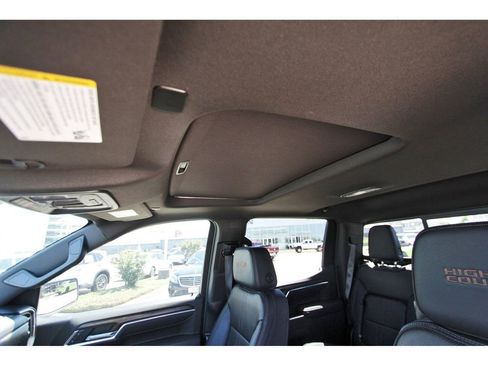Used 2025 Chevrolet Silverado 1500 High Country w/ High Country Premium Package AWD/4WD image 19