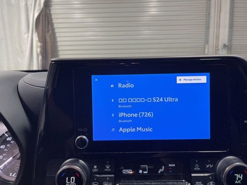 Used 2024 Toyota Highlander XLE image 31