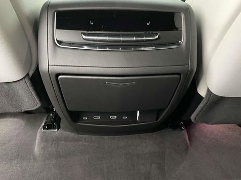 Certified 2025 Cadillac Escalade ESV Sport Platinum image 16