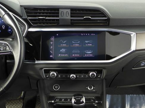 Used 2022 Audi Q3 2.0T Premium w/ Black Optic Sport Package image 26