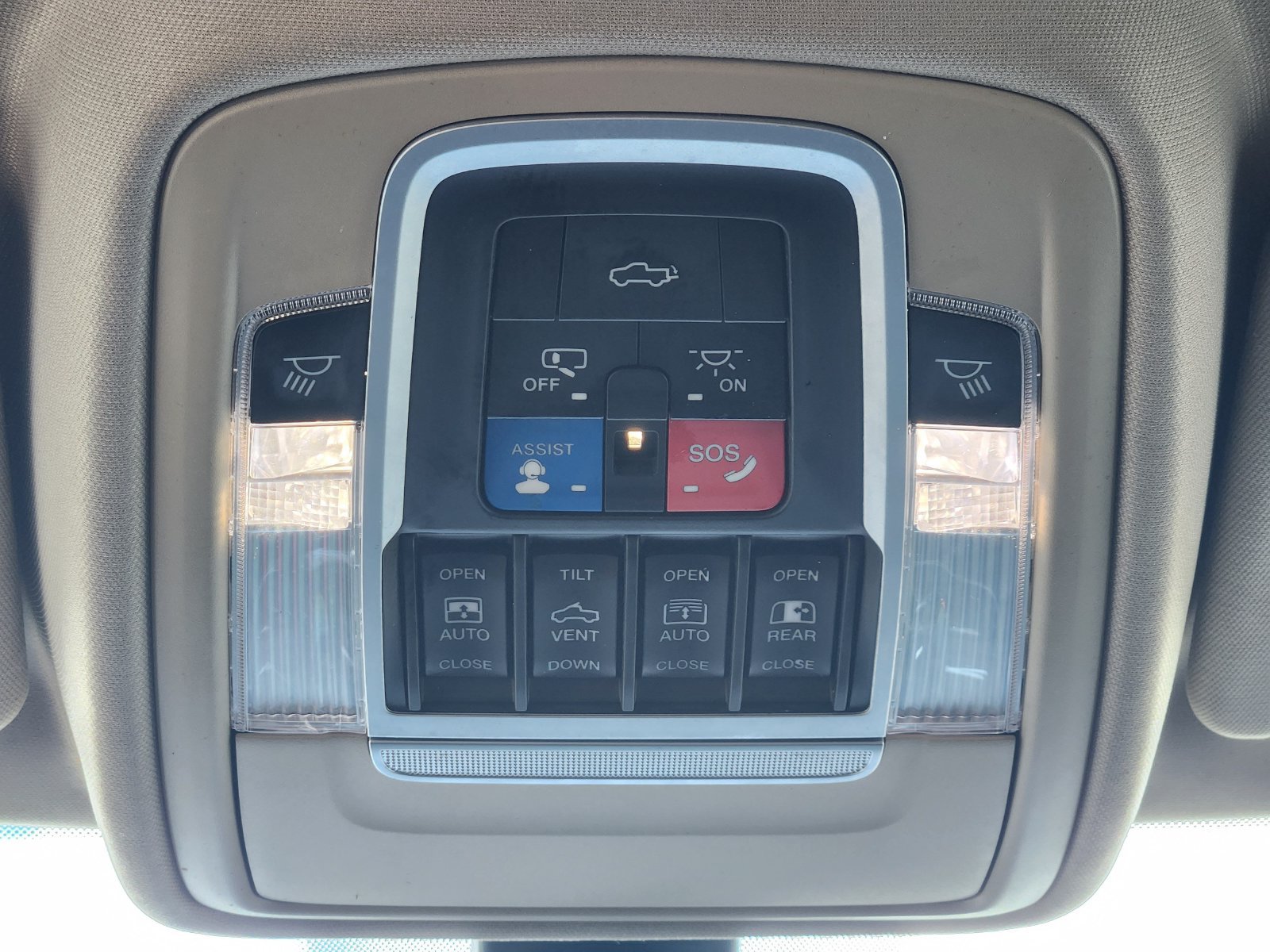 Used 2020 RAM 1500 Laramie AWD/4WD image 36