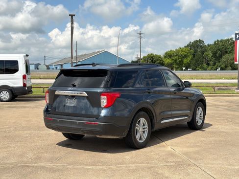 Used 2024 Ford Explorer XLT RWD image 9