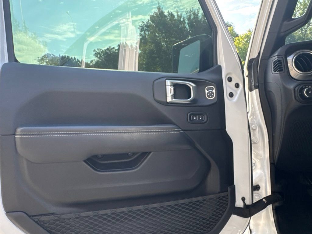 Used 2020 Jeep Wrangler Unlimited Sahara w/ Cold Weather Group AWD/4WD image 7