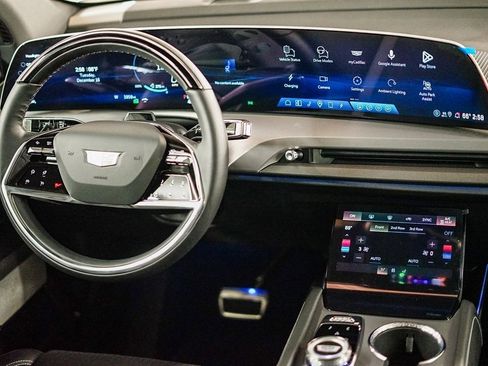 Used 2026 Cadillac Vistiq Sport image 13