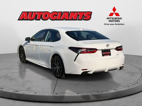 Used 2023 Toyota Camry SE image 4