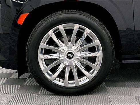 Used 2023 Cadillac Escalade Premium Luxury image 9