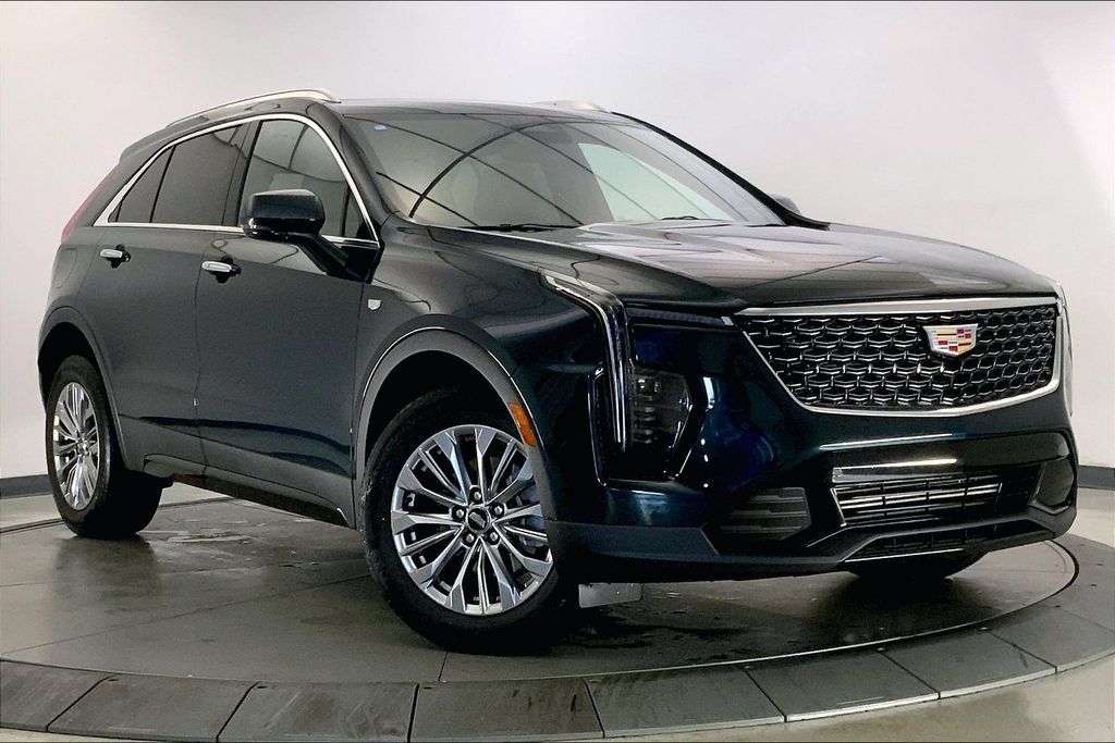 Used 2024 Cadillac XT4 Premium Luxury w/ Cold Weather Package FWD image 33