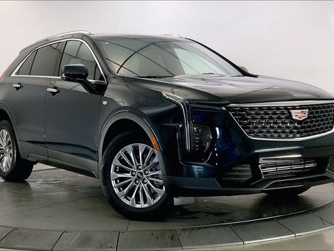 Used 2024 Cadillac XT4 Premium Luxury w/ Cold Weather Package FWD image 33