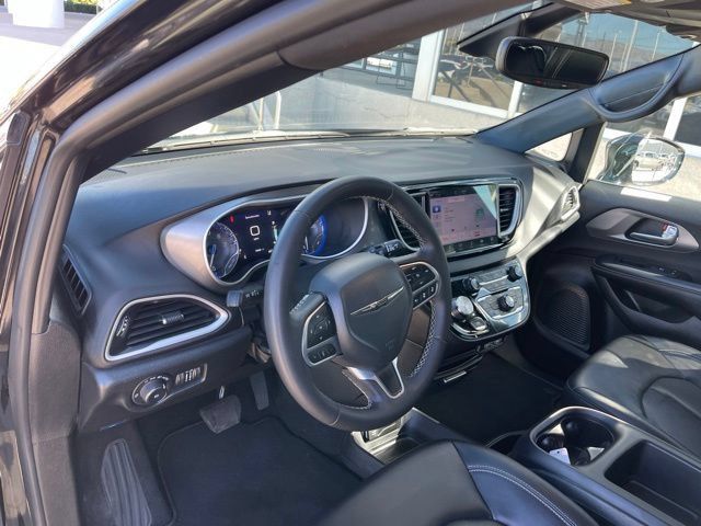 Used 2025 Chrysler Pacifica Select FWD image 7