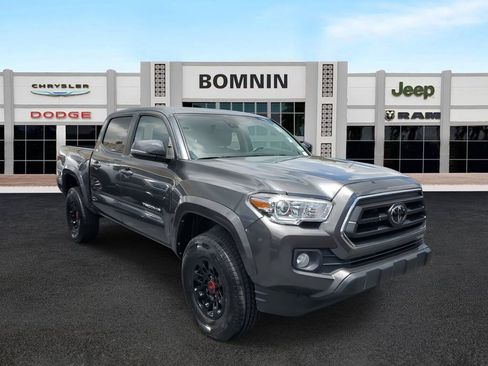 Used 2022 Toyota Tacoma SR5 image 2
