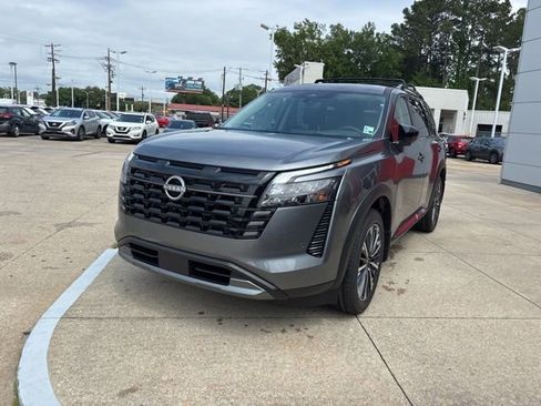 New 2026 Nissan Pathfinder Platinum w/ Cargo Package FWD image 3