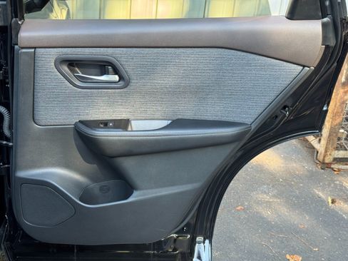 Used 2023 Nissan Rogue SV FWD image 37
