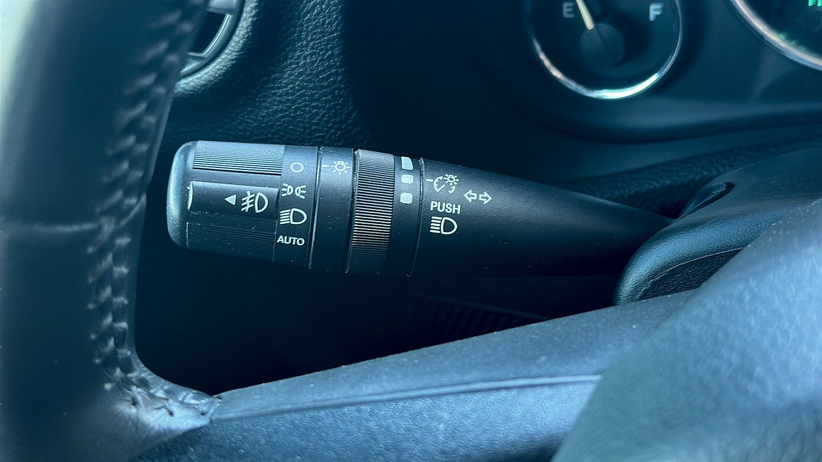 Used 2013 Jeep Wrangler Unlimited Sahara w/ Connectivity Group AWD/4WD image 13