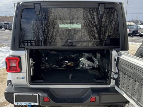 Used 2023 Jeep Wrangler Unlimited Sahara w/ Cold Weather Group image 12