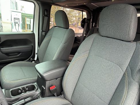 Used 2026 Jeep Wrangler Sport AWD/4WD image 17