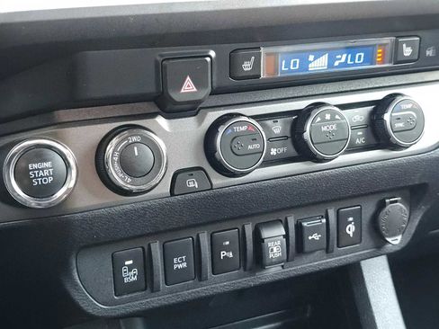 Certified 2023 Toyota Tacoma TRD Off-Road w/ TRD Premium Off Road Package AWD/4WD image 32