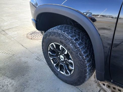 Used 2025 Chevrolet Silverado 1500 ZR2 w/ Technology Package image 31