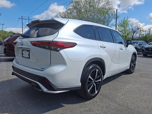 Used 2022 Toyota Highlander XSE FWD image 8