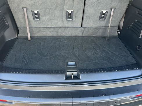 Used 2024 Chevrolet Traverse LT w/ Enhanced Driving Package image 9