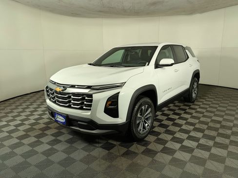 New 2026 Chevrolet Equinox LT image 2