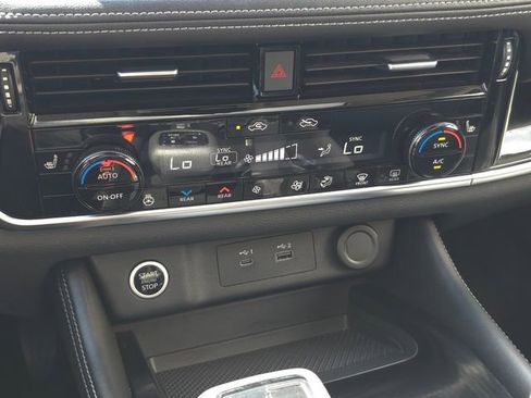 Used 2022 Nissan Rogue SL image 17