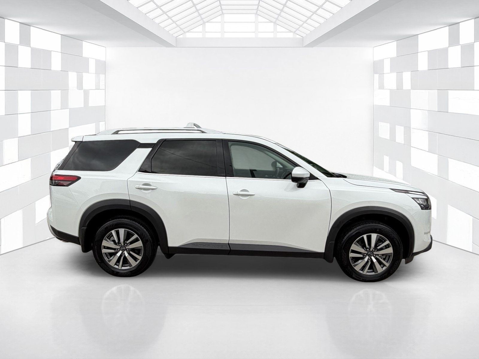 Used 2025 Nissan Pathfinder SL FWD image 8