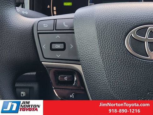 Used 2025 Toyota Camry LE w/ Convenience Package FWD image 28
