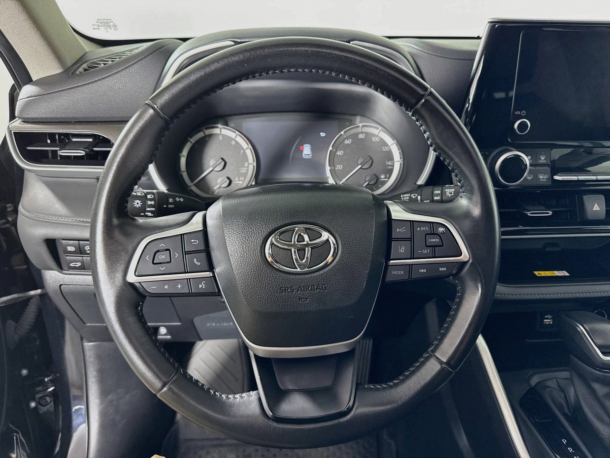 Used 2024 Toyota Highlander XLE AWD/4WD image 12