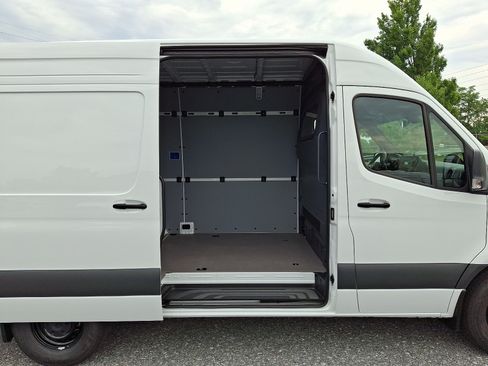Used 2025 Mercedes-Benz Sprinter 2500 image 9