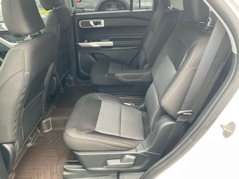 Used 2022 Ford Explorer XLT image 16