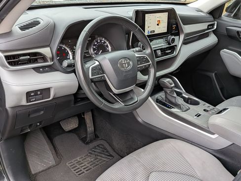 Used 2023 Toyota Highlander LE FWD image 26
