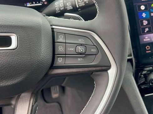 Used 2023 Jeep Grand Cherokee Limited AWD/4WD image 26