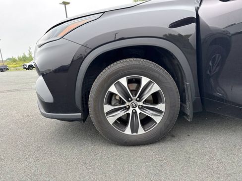 Used 2022 Toyota Highlander XLE AWD/4WD image 25
