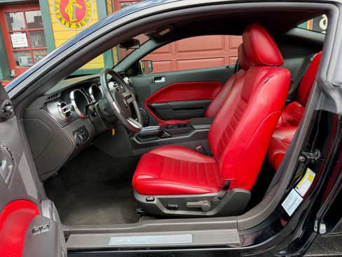 Used 2006 Ford Mustang GT RWD image 16