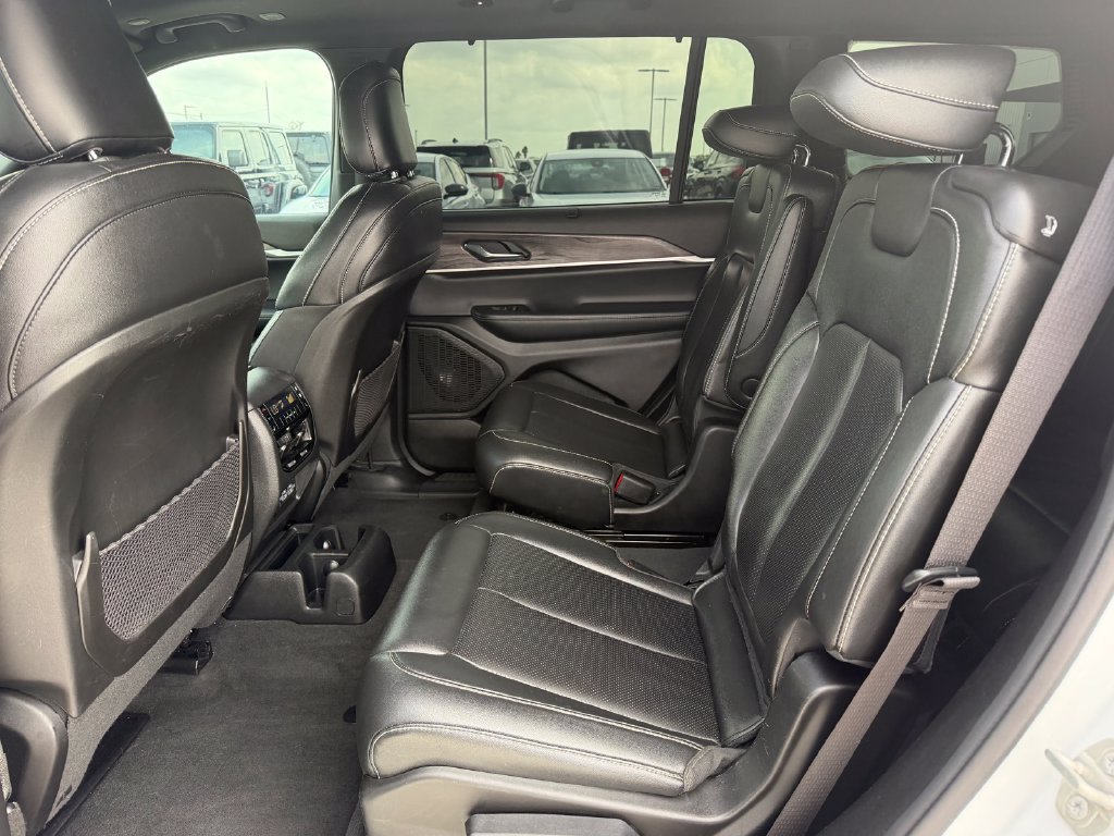 Used 2024 Jeep Grand Cherokee L Limited w/ Luxury Tech Group II AWD/4WD image 10