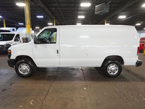 Used 2010 Ford E-350 and Econoline 350 Super Duty image 2