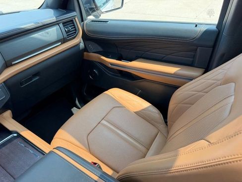 Used 2023 Ford Expedition Max Platinum AWD/4WD image 19