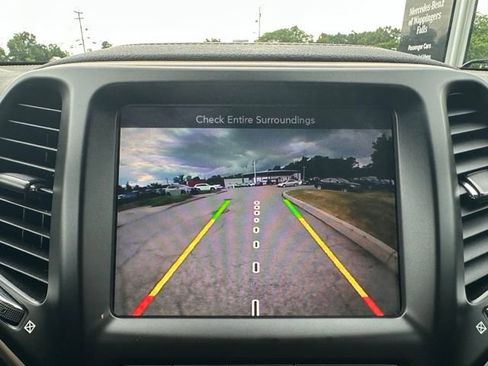 Used 2018 Jeep Cherokee Limited AWD/4WD image 38