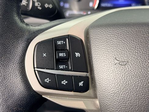 Used 2022 Ford Explorer XLT w/ Equipment Group 202A RWD image 14
