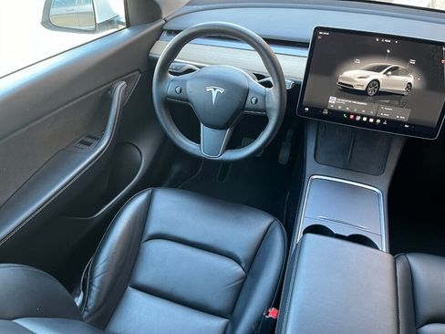 Used 2022 Tesla Model Y Long Range AWD/4WD image 17