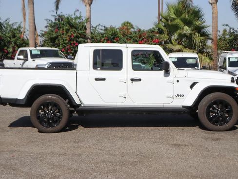 Used 2025 Jeep Gladiator Sport AWD/4WD image 10